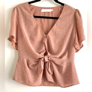 Astr the label short sleeve blouse size m pink with cream dots